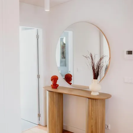 Mary Orange - No 236 2e - Stylish One-bedroom Escape Apartment *